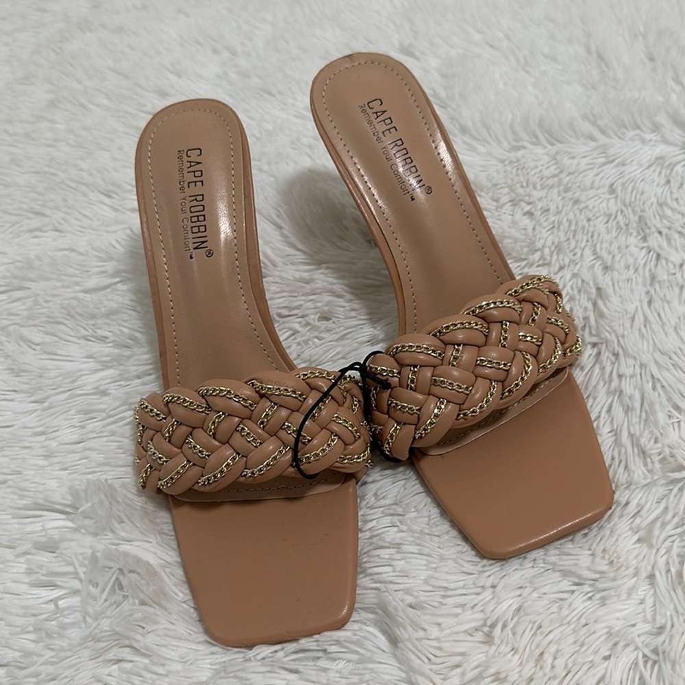 😊 NWOT Cape Robbin Chain Braided Detail Heels